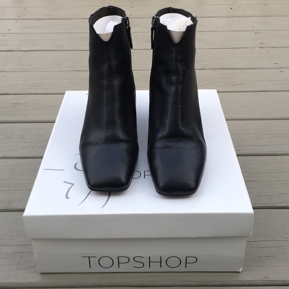 Topshop Shoes - EUC Topshop Marilo Black Leather Ankle Boot!!!!!